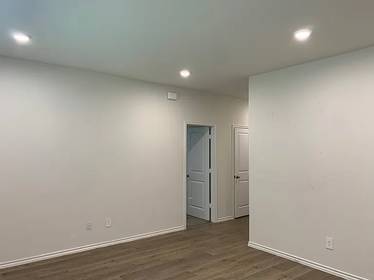 240 Boxwood Dr — Photo 6