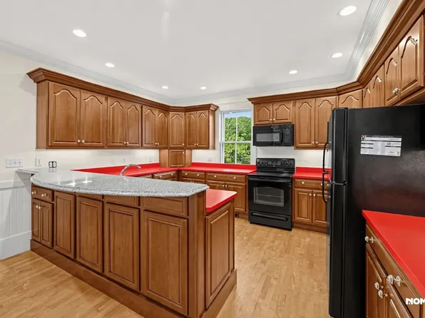 267 Pearl Hill Rd, Fitchburg, MA 01420