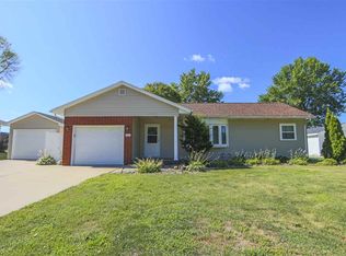 1901 Primrose Dr, Cedar Falls, IA 50613
