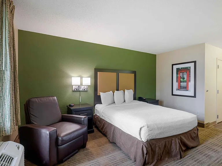 Studio Suite - 1 Queen Bed