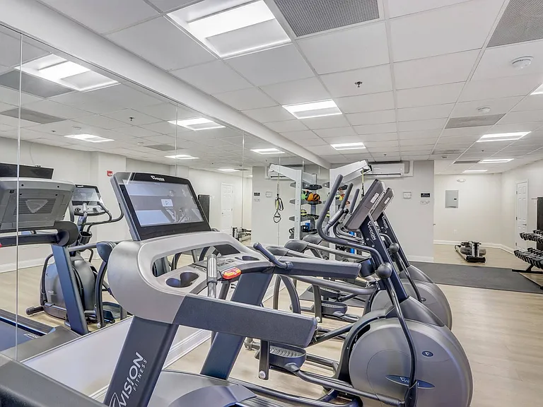 24/7 Fitness Center