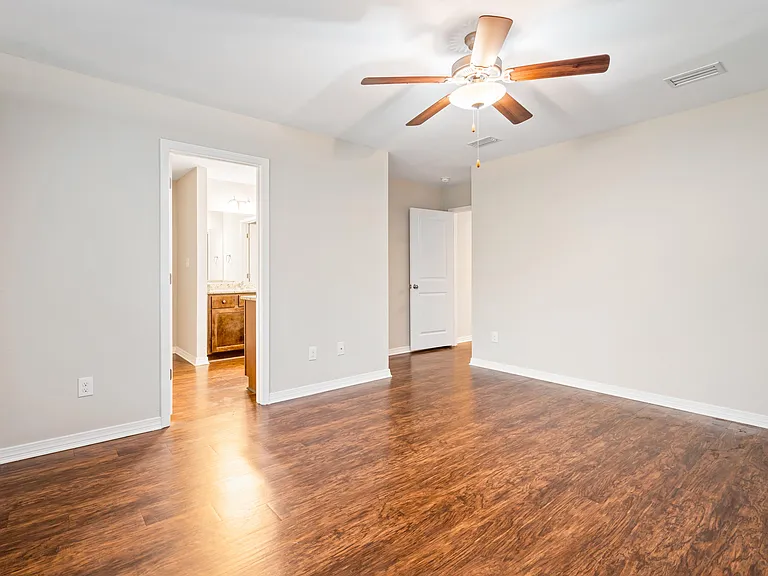 3836 Chesterfield Ln — Photo 9