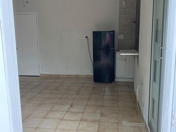 5th image of 1460 NE 142nd St #B