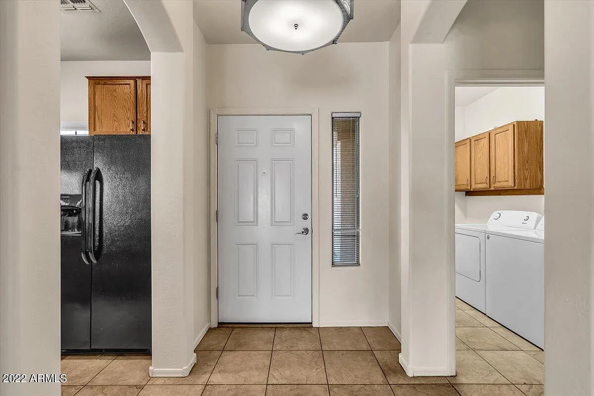 3 bed, 2.0 bath, 1348 sqft, $2,500 — Photo 3