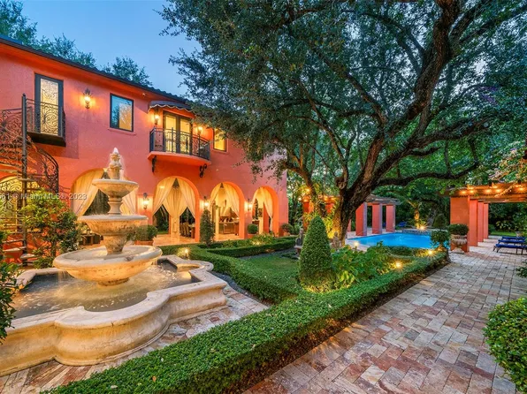 6600 Chapman Field Dr, Miami, FL 33156