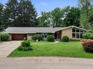 1925 Eastwood Ave, Janesville, WI 53545