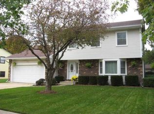 390 Gillings Dr, Gurnee, IL 60031