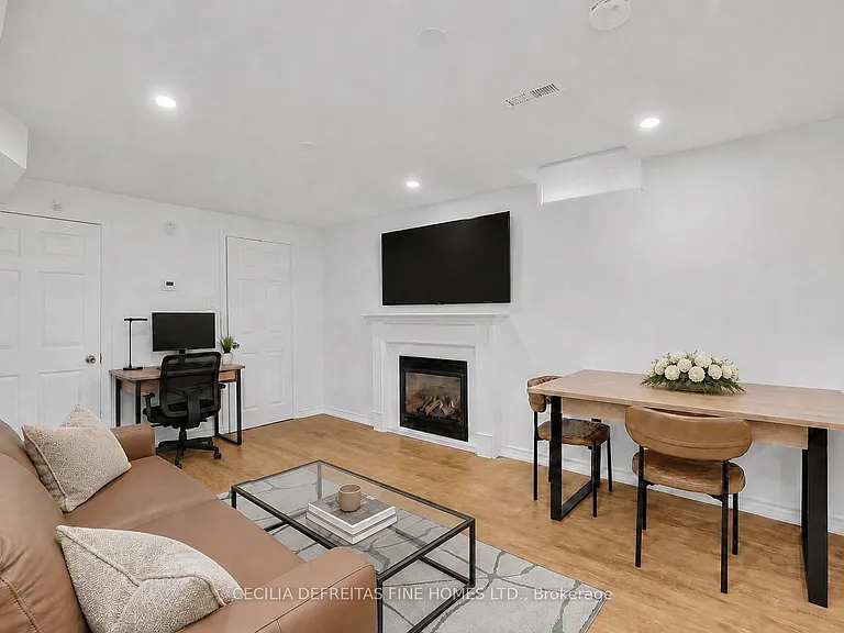 40 Venetian Cres #BASEMENT — Photo 2