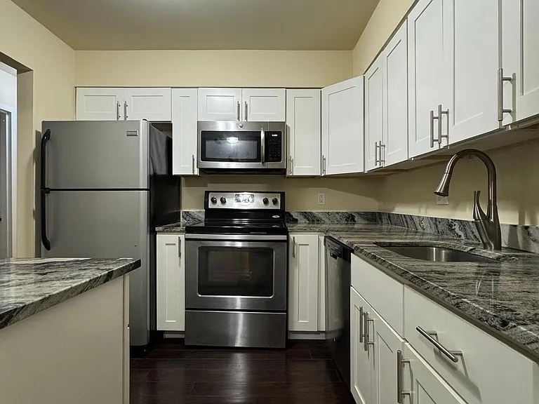 10127 Prince Pl #303-11A — Photo 3