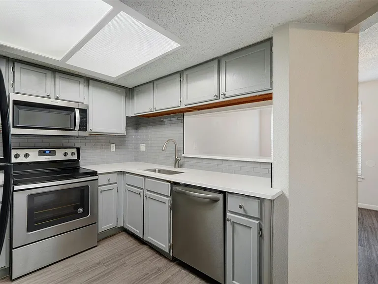 11406 Ptarmigan Dr #B — Photo 7