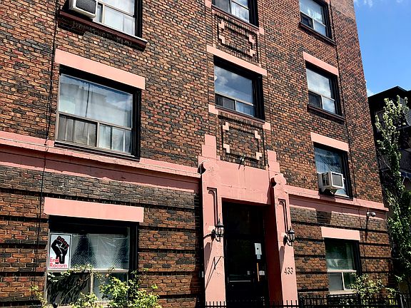 2nd image of 435 Sherbourne St #677272