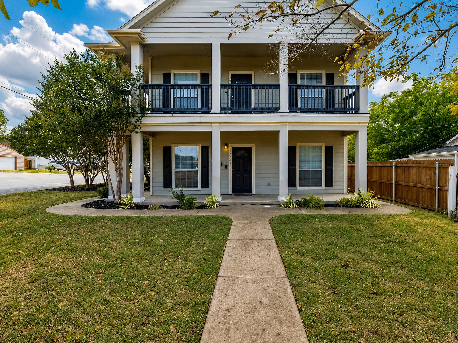 3 bed, 1188 sqft, $2,695 — Photo 2