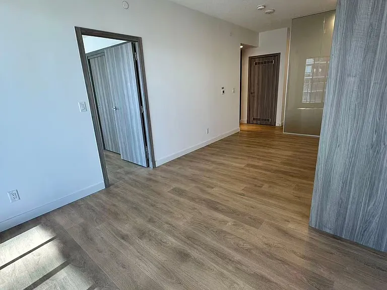 27 McMahon Dr #1701 — Photo 6
