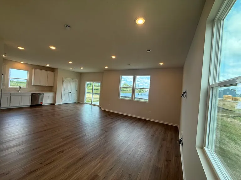 3802 Sterling Dr — Photo 8
