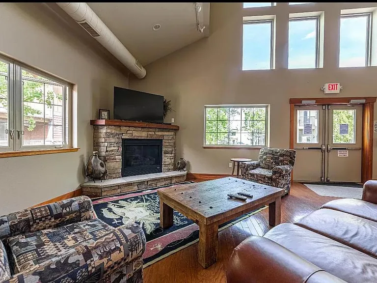 Silverleaf Dr — Photo 25