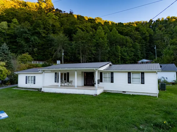 107 Big Sandy Shrine Rd, Hagerhill, KY 41222