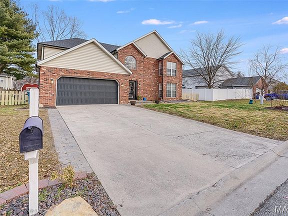 2nd image of 3906 Benington Dr