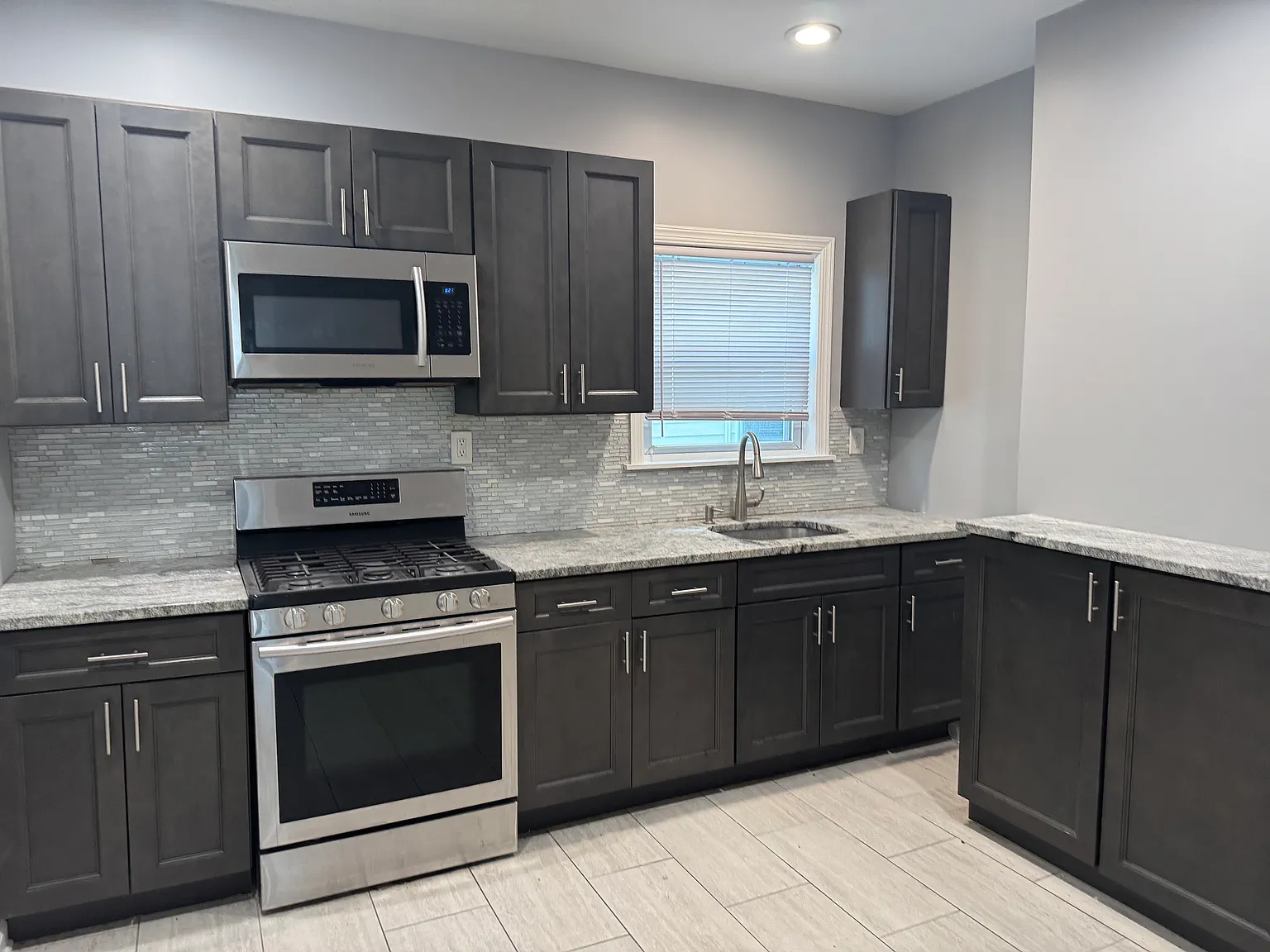 3 bed, 4551 sqft, $2,800 — Photo 1