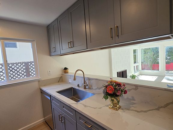 4th image of 3574 Crestmoor Dr