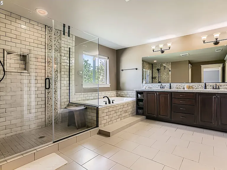 10183 NW Crossing Dr — Photo 14