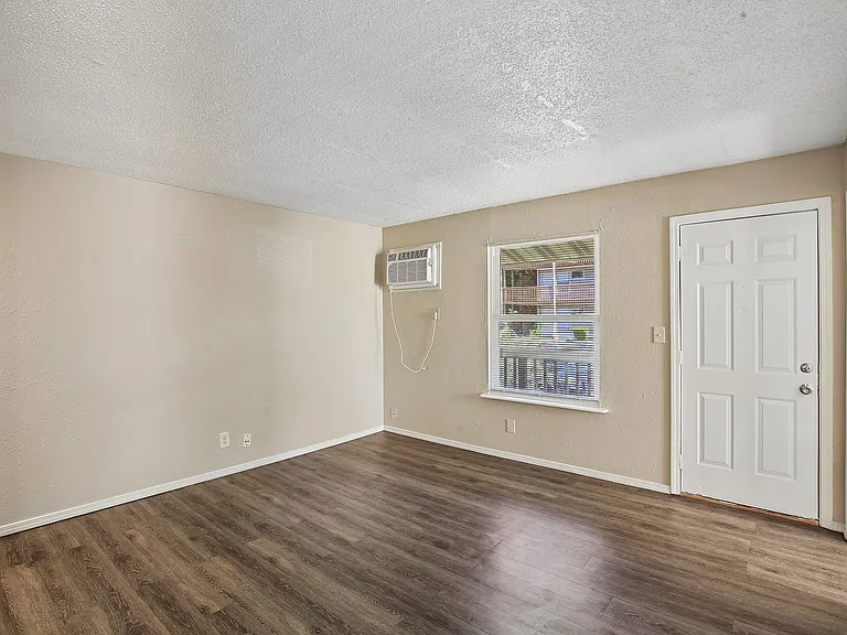 Pleasant Grove Apartments — Photo 16