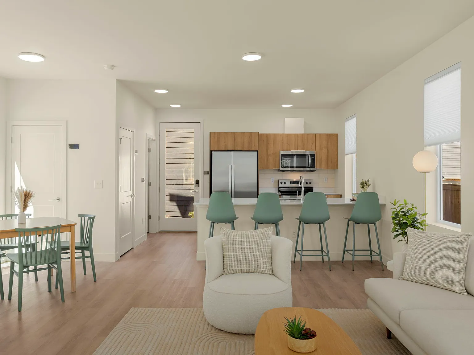 3 bed, 2.5 bath, 1347 sqft, $3,149 — Photo 3