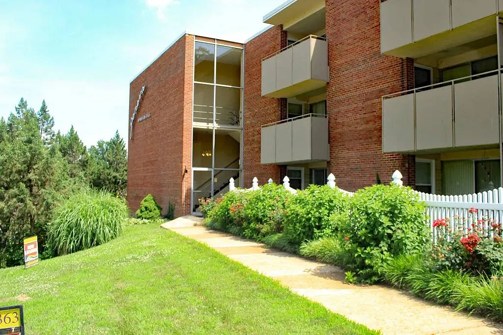 Geneva Apartments — Photo 3