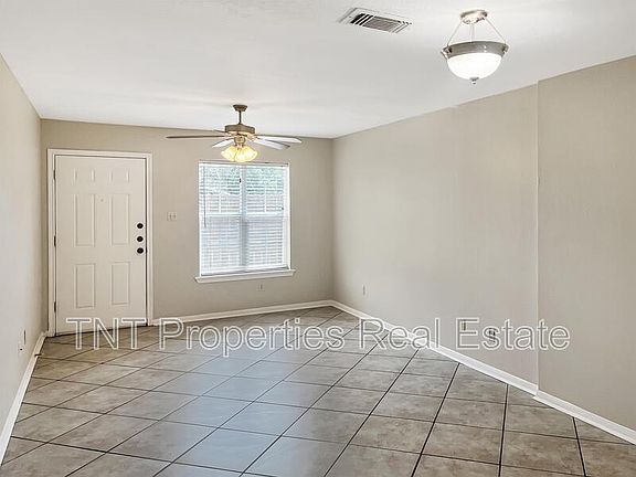 4th image of 1811 Woodsman Dr #B