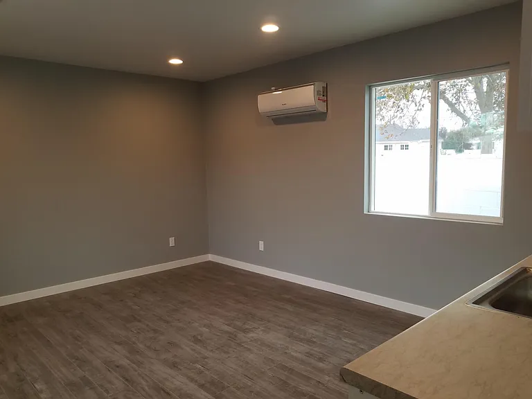 11129 Archwood St — Photo 2