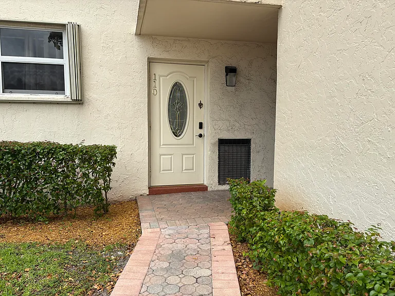 9820 S Hollybrook Lake Dr #110 — Photo 9