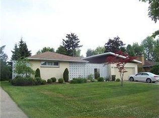 48 Brookedge Dr, Williamsville, NY 14221