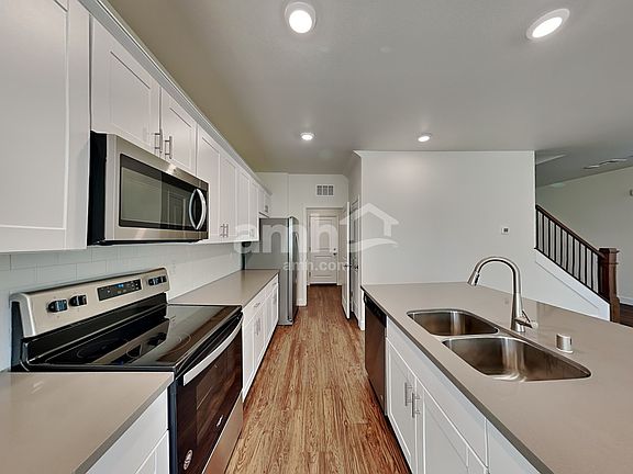 3rd image of 1810 Macchia Ave