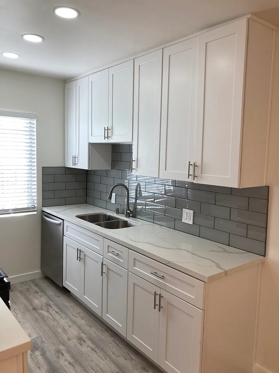 Building Photo - 105 S Hayworth Ave #2