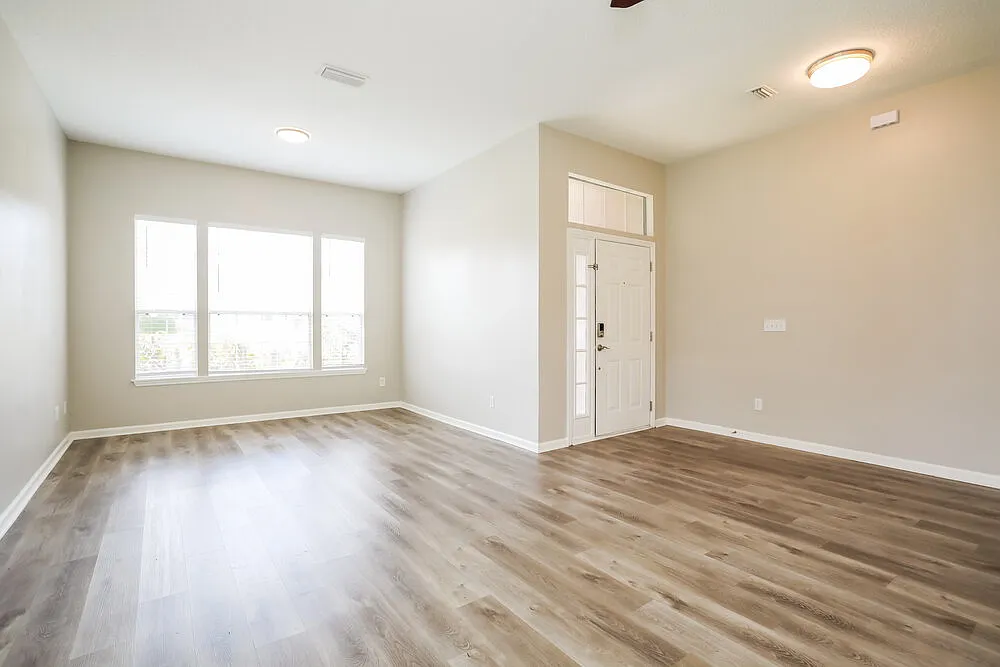3 bed, 2.0 bath, 1824 sqft, $2,060 — Photo 4