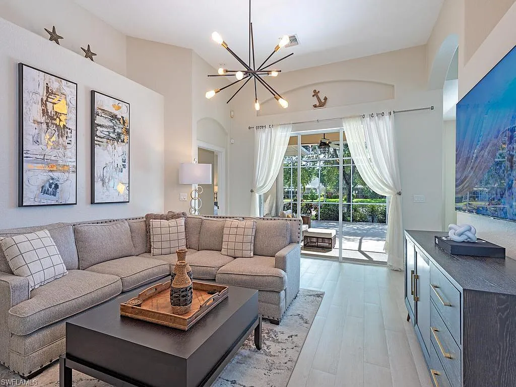 3 bed, 2.0 bath, 2000 sqft, $3,800 — Photo 2