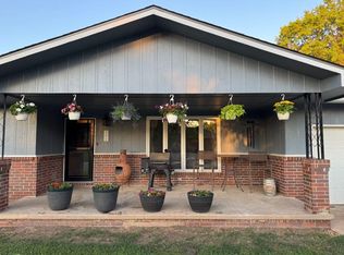 300 Howard Pl, Mount Hope, KS 67108