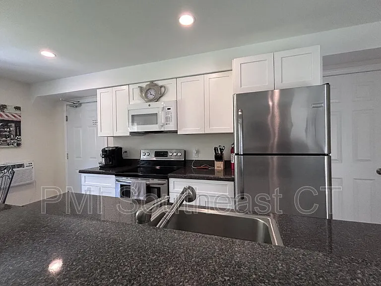 7 Lyme St #1-C — Photo 8