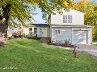 1855 Walden Cir, Aurora, IL 60506