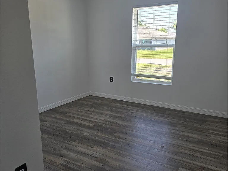 2122 NE 13th Pl — Photo 18