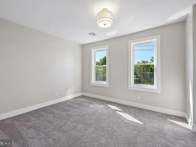 1325 Walnut Ave — Photo 14