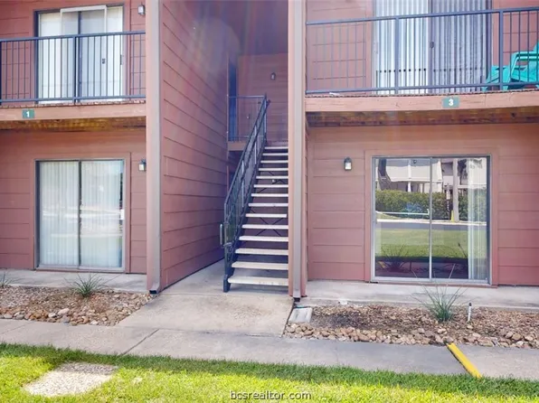 904 University Oaks Blvd, College Station, TX