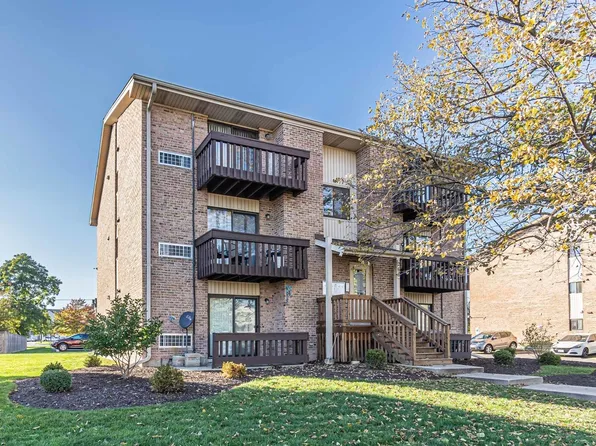 266 12th St #3B, Wheeling, IL 60090