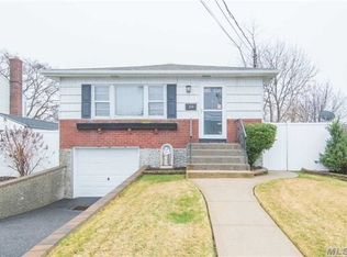 20 Maple St, Massapequa, NY 11758