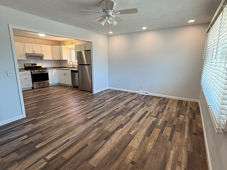 3804 Valley St — Photo 2