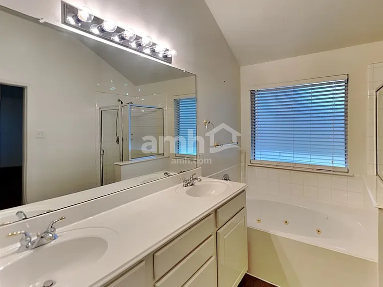 802 Cherry Blossom Dr — Photo 16