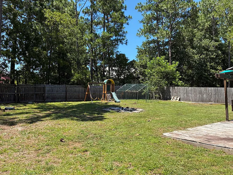 118 Jefferson Dr — Photo 17