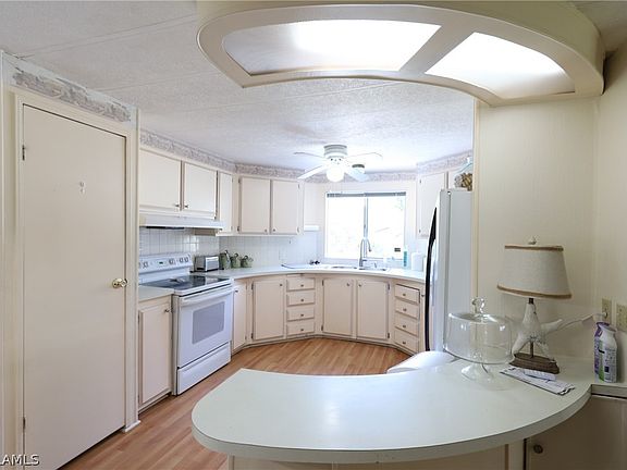 2nd image of 1041 Laurel Dr
