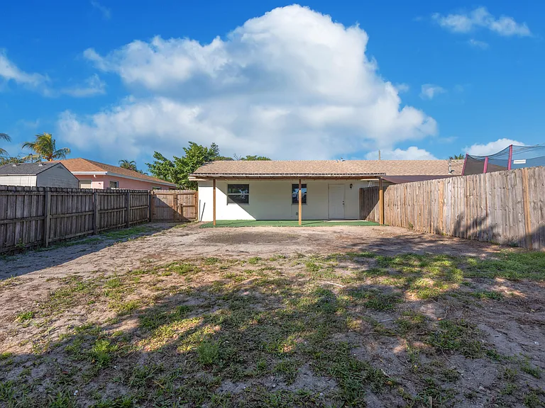 220 Perry Ave #B — Photo 10