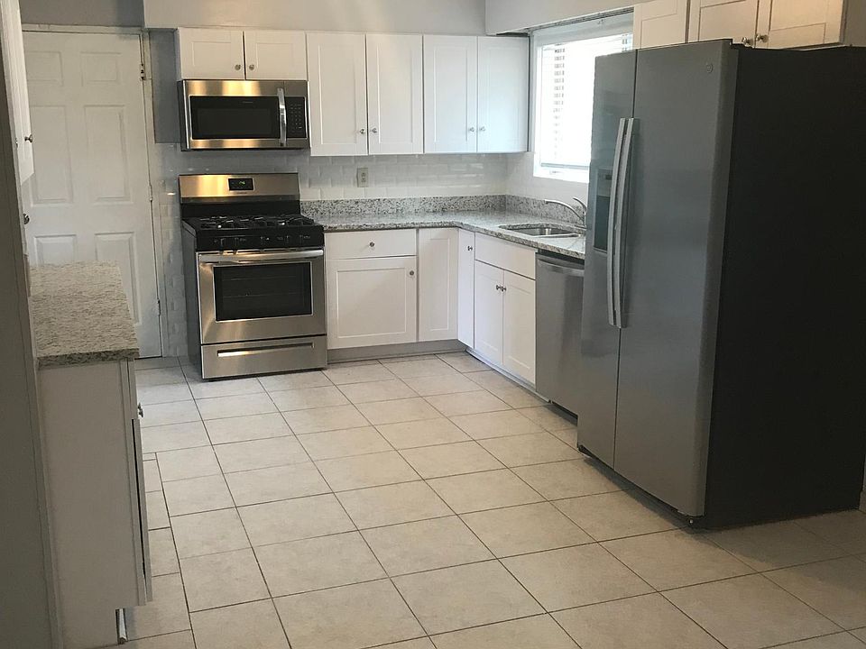 1st image of 2332 Stevens Dr NE