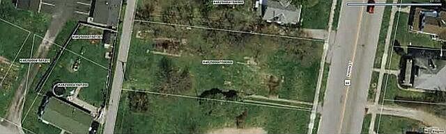 2nd image of 842 N Main St